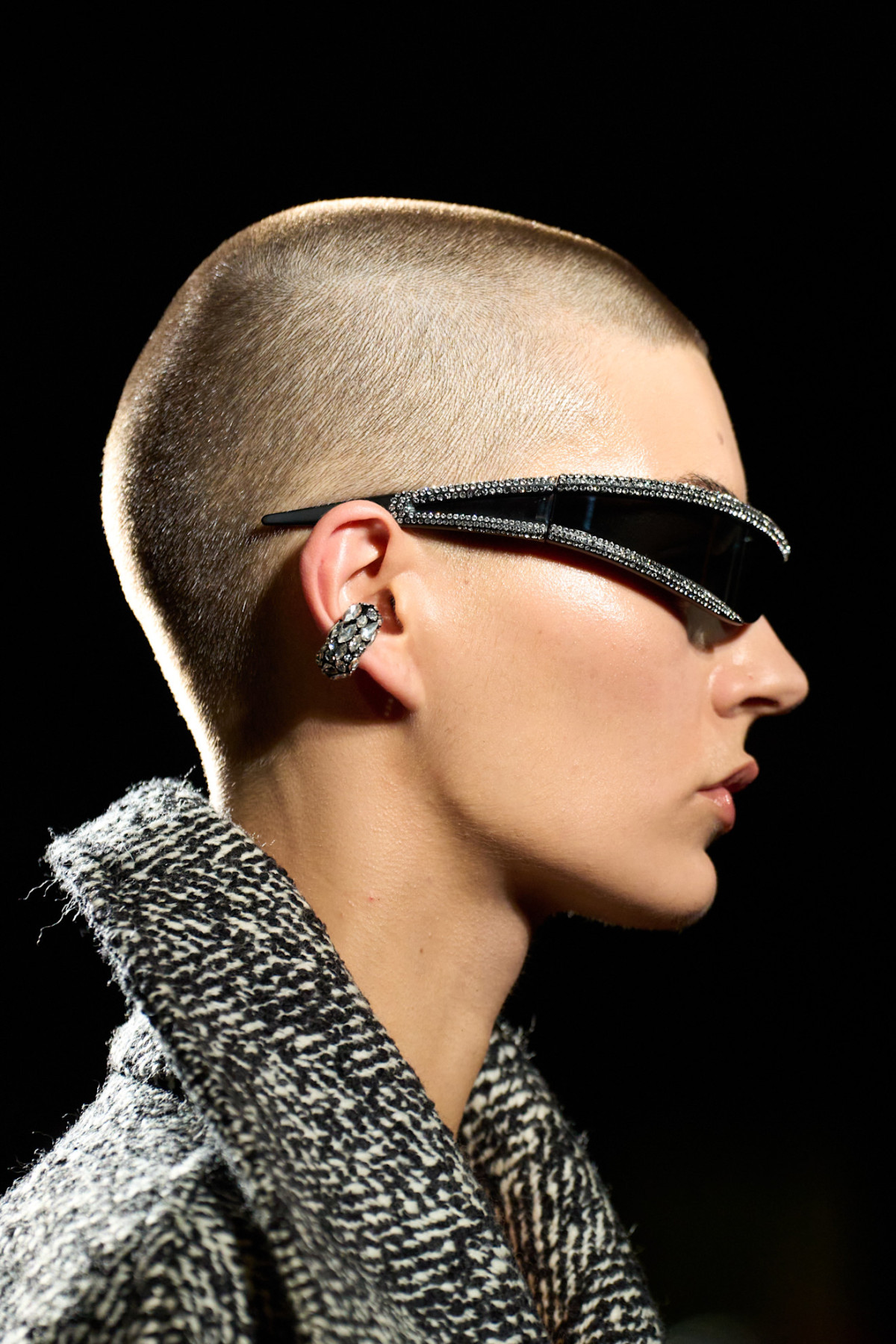 Вісім ключових порад від Balenciaga для стильного оновлення гардеробу.
32