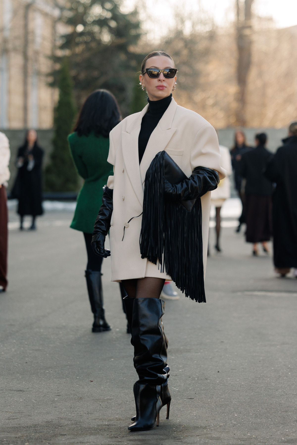 Вулична мода: образи відвідувачів третього дня Ukrainian Fashion Week осінньо-зимового сезону 2026/27
19