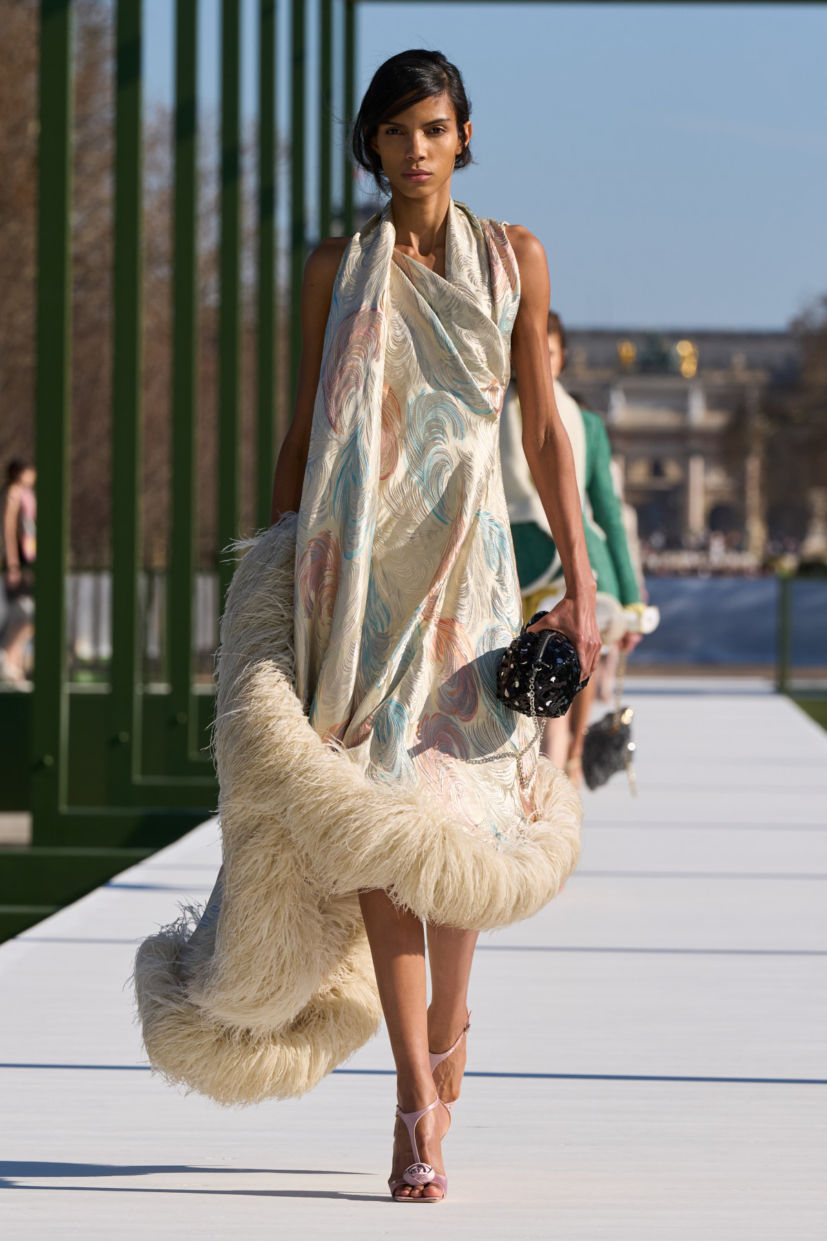 Андерсон переосмислює вуличний стиль в колекції Dior осінь-зима 2026-2027
21