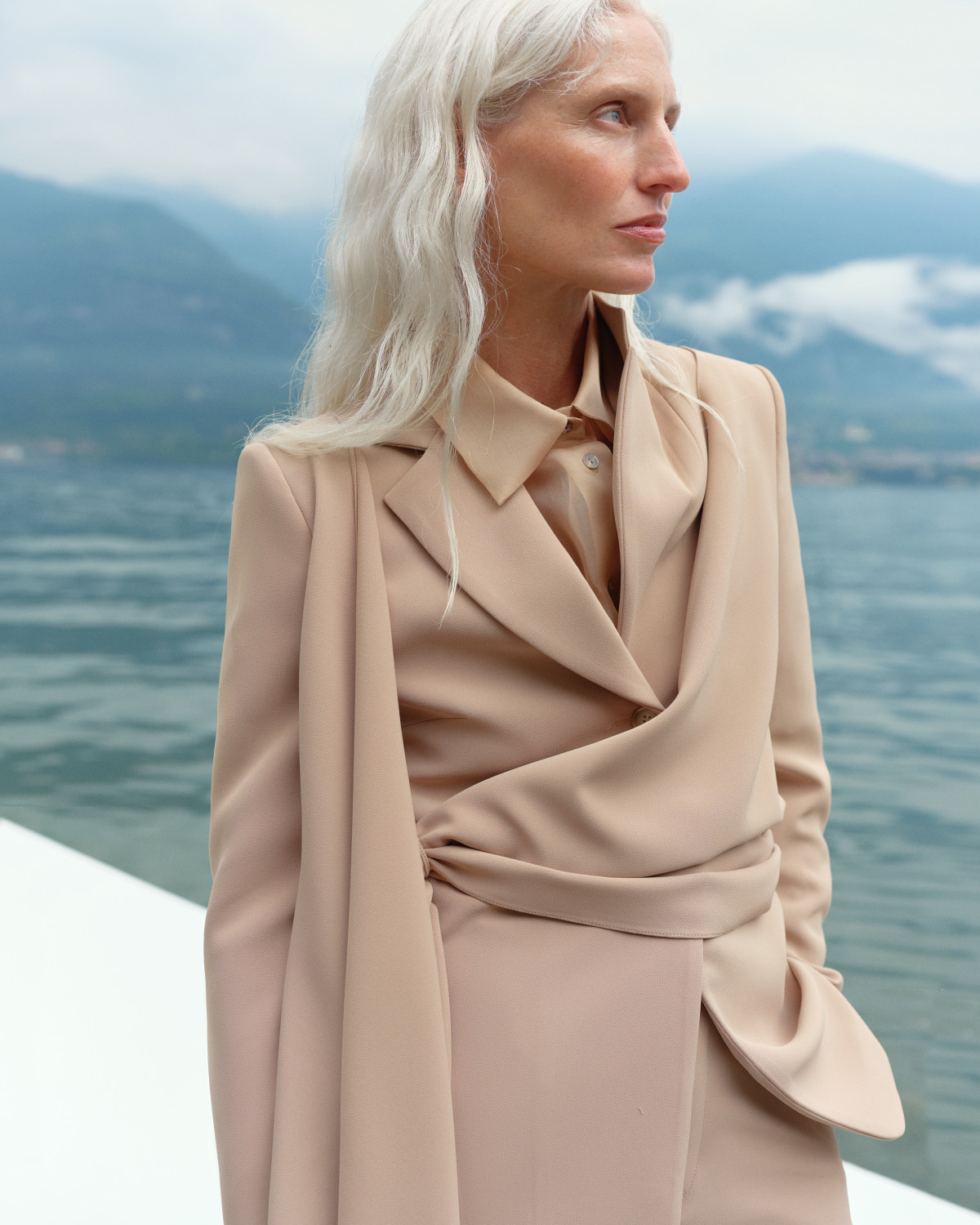 ELY ELY показав весняно-літню колекцію 2026, черпаючи натхнення з динаміки сьогодення для жінок.
5