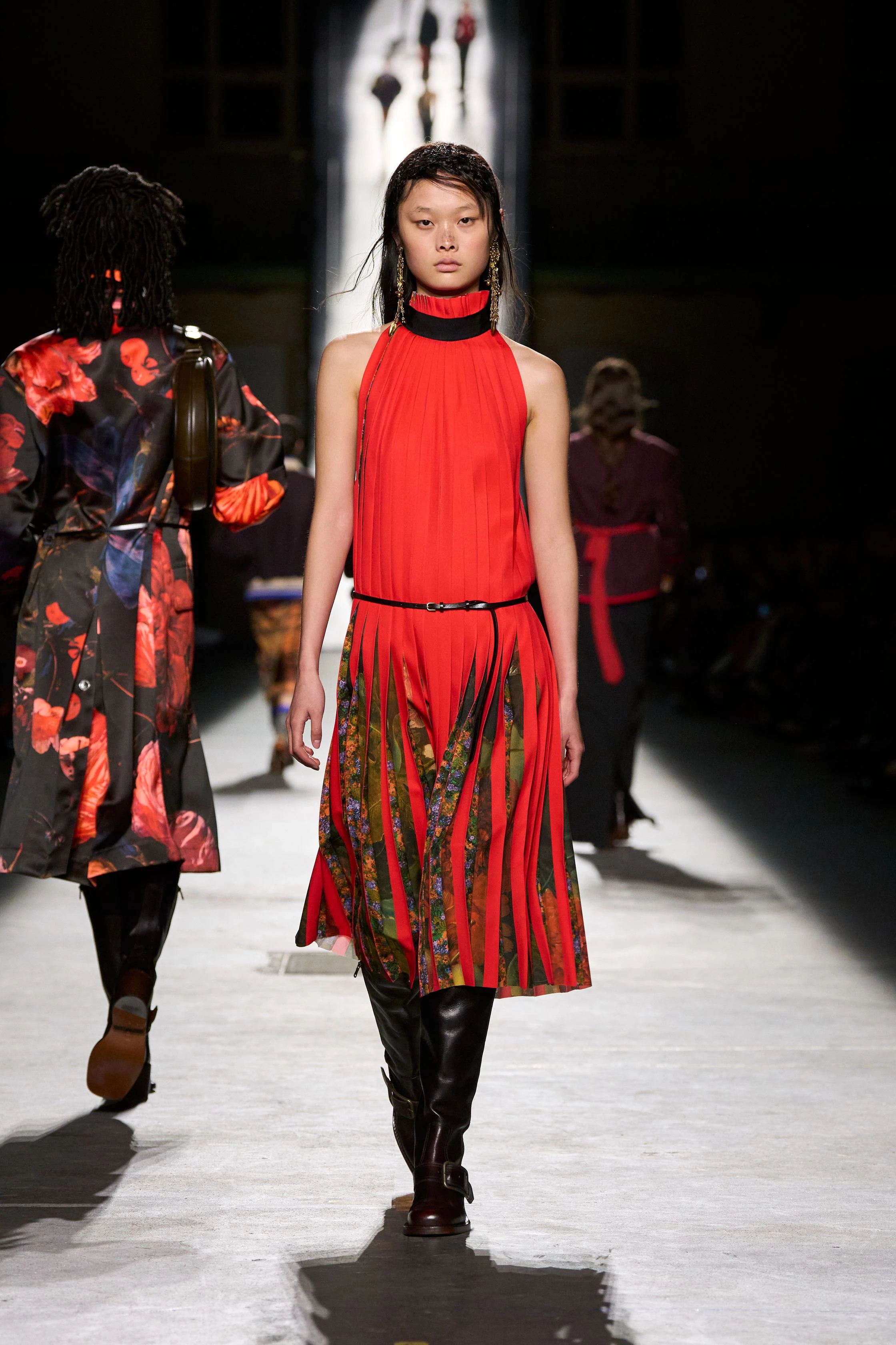 Юнацькі спогади: погляд на свіжу збірку Dries Van Noten осінь-зима 2026/2027
10