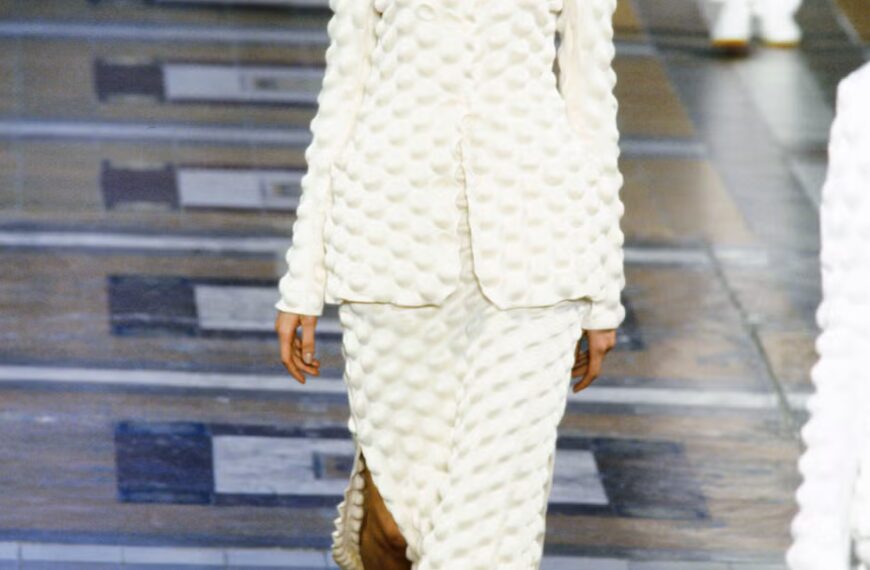 Гейлі Бібер вибрала ще один вінтажний аксесуар на 32-й день народження Джастіна