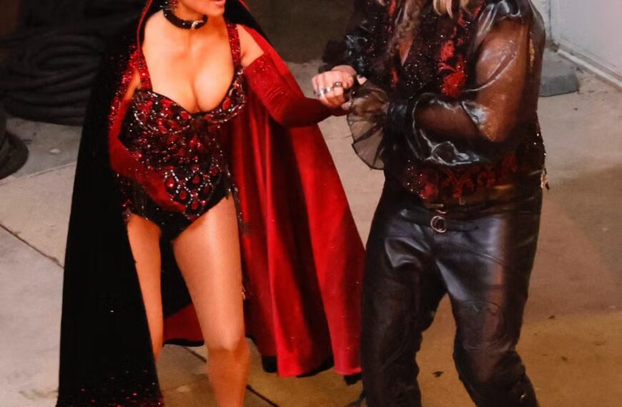 Кім Кардаш'ян перетворюється на танцівницю з Лас-Вегаса на знімальному майданчику своєї першої головної ролі у фільмі