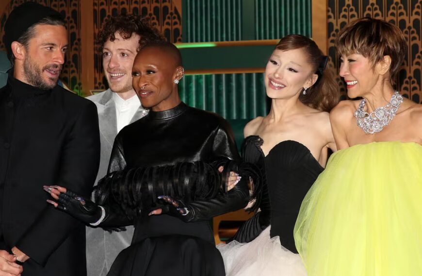 Повна хронологія стосунків Аріани Гранде та Ітана Слейтера