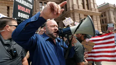 Алекс Джонс: 5 фактів про творця «Інфоворс»