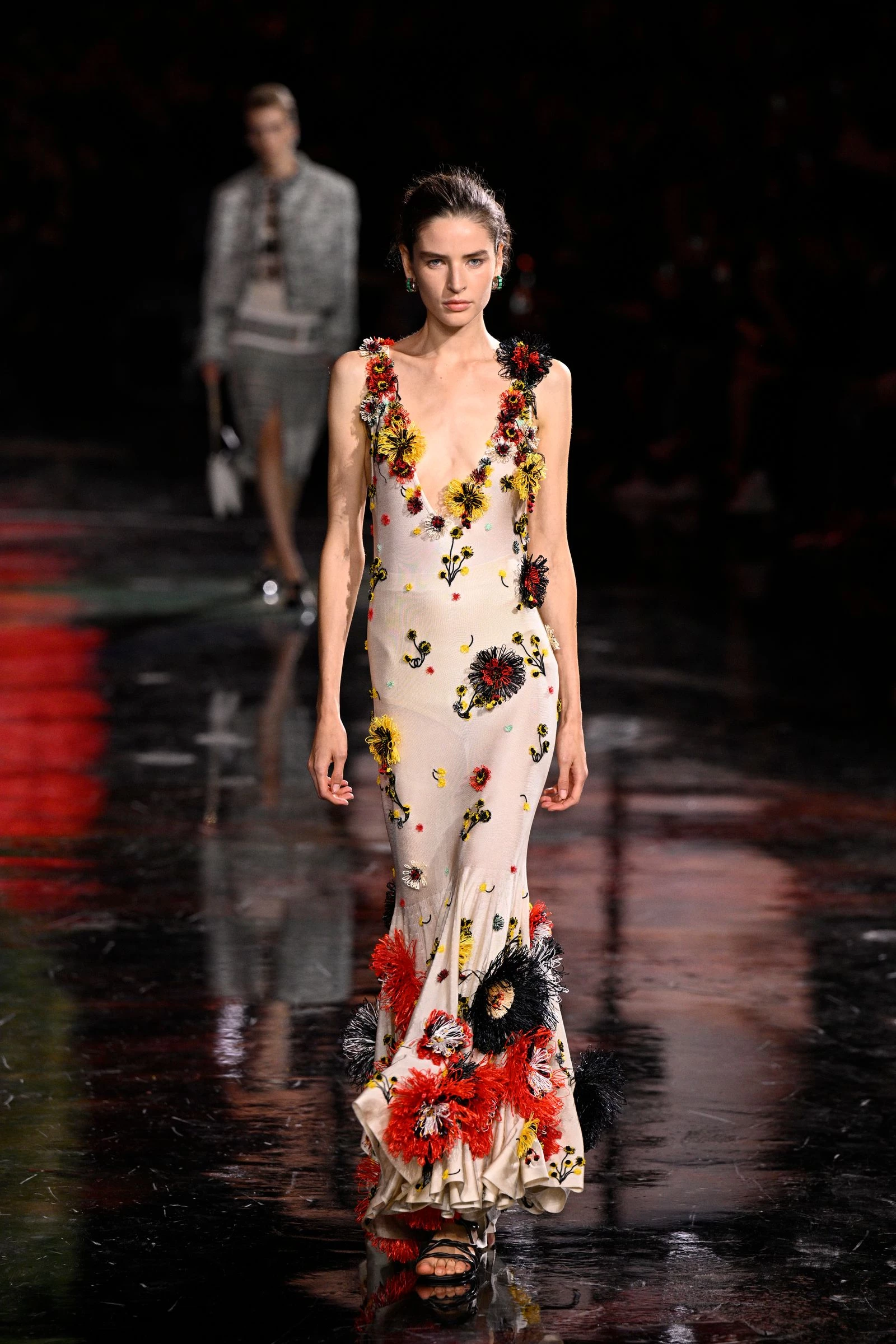 Провідні літні вбрання 2026: квіткові мотиви
2