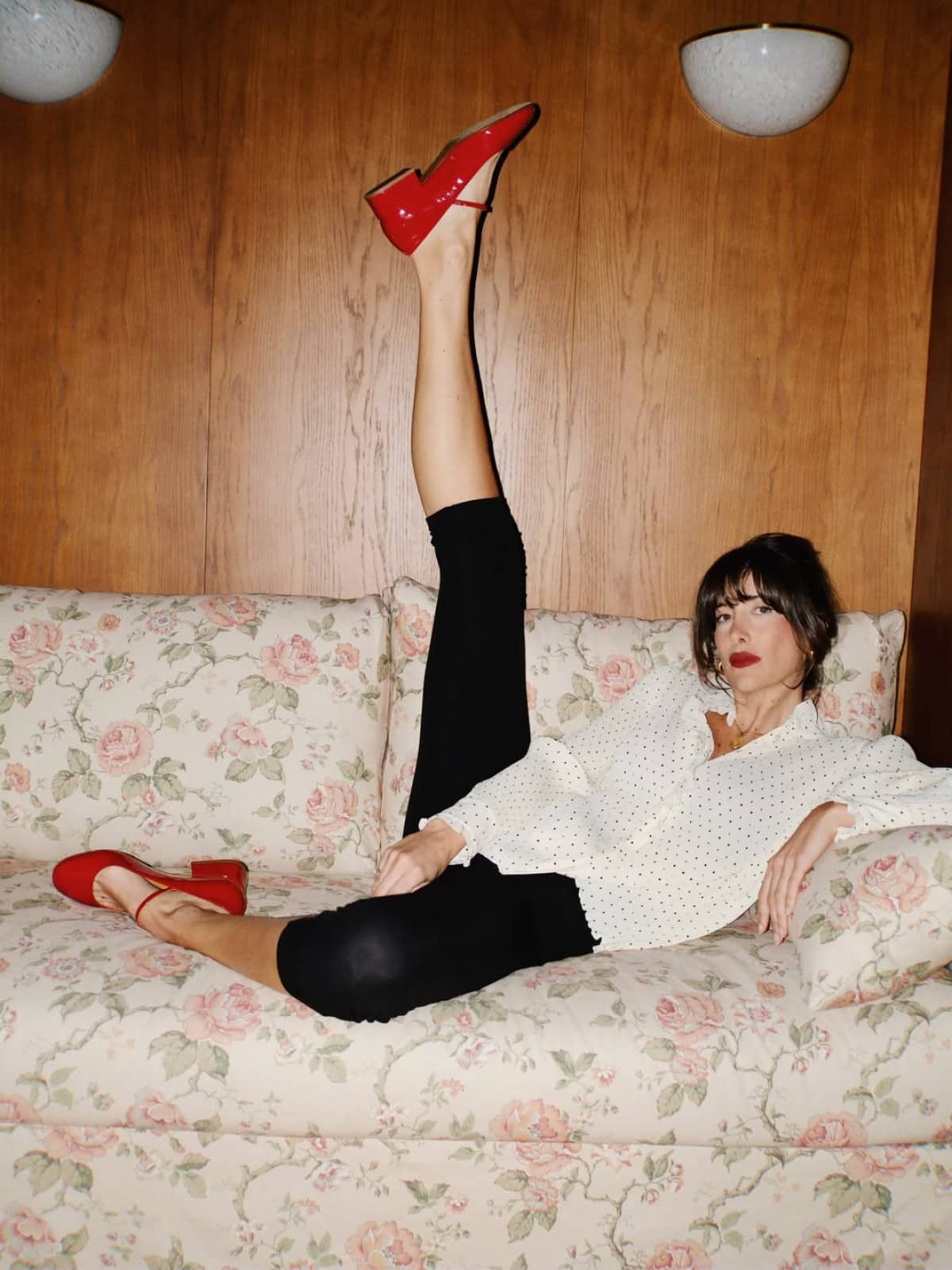 Знову в моді нульові: сучасні образи з трендовою річчю.
4