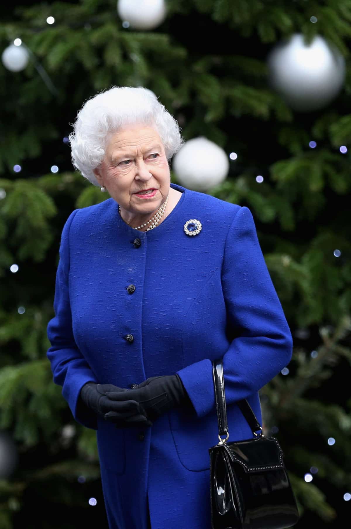 12 ефектних виходів королеви Єлизавети ІІ, що доводять її звання ікони стилю
8