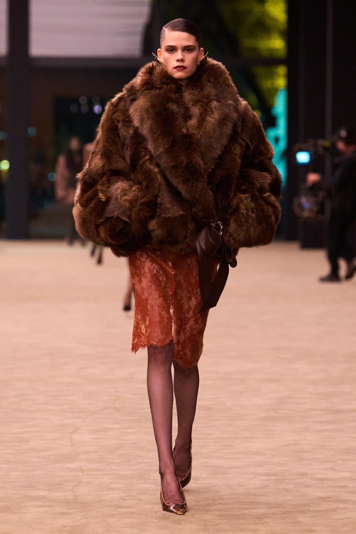 В тренді мереживна спідниця: поради зі стилізації модного ретро-елементу.
6