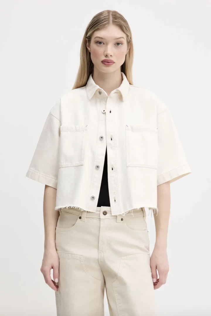 Денімна сорочка: незамінний елемент гардеробу для різноманітних стилів цього сезону.
9