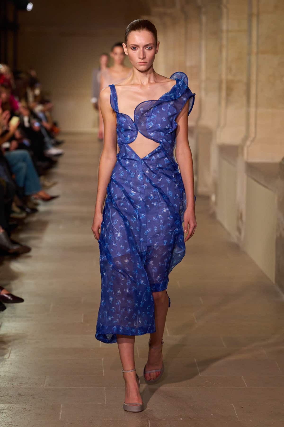 Квітковий принт на сукні — беззаперечний тренд сезону, стверджують модельєри
6