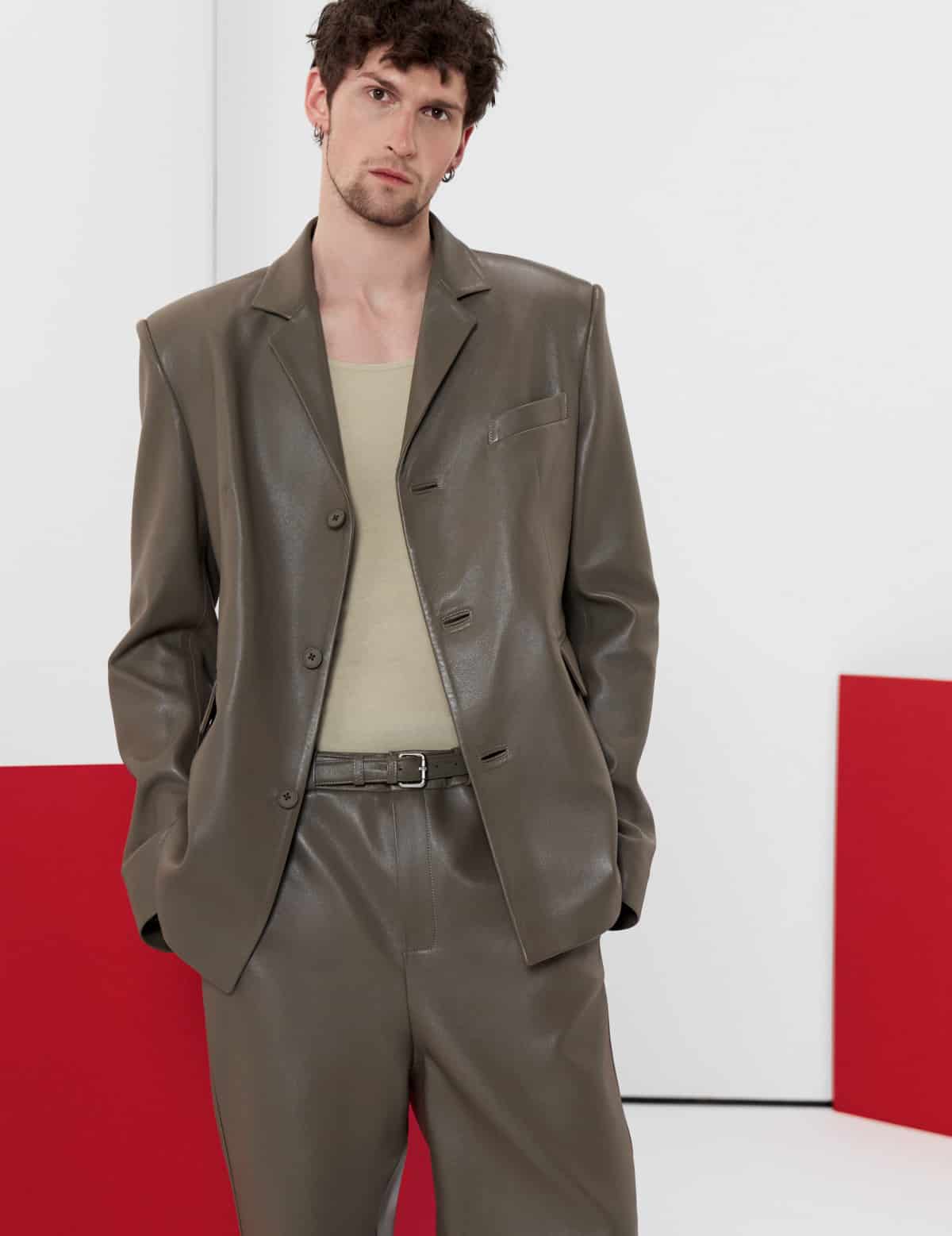 Формуємо різнобічний весняний одяг із новинок українських марок.
15