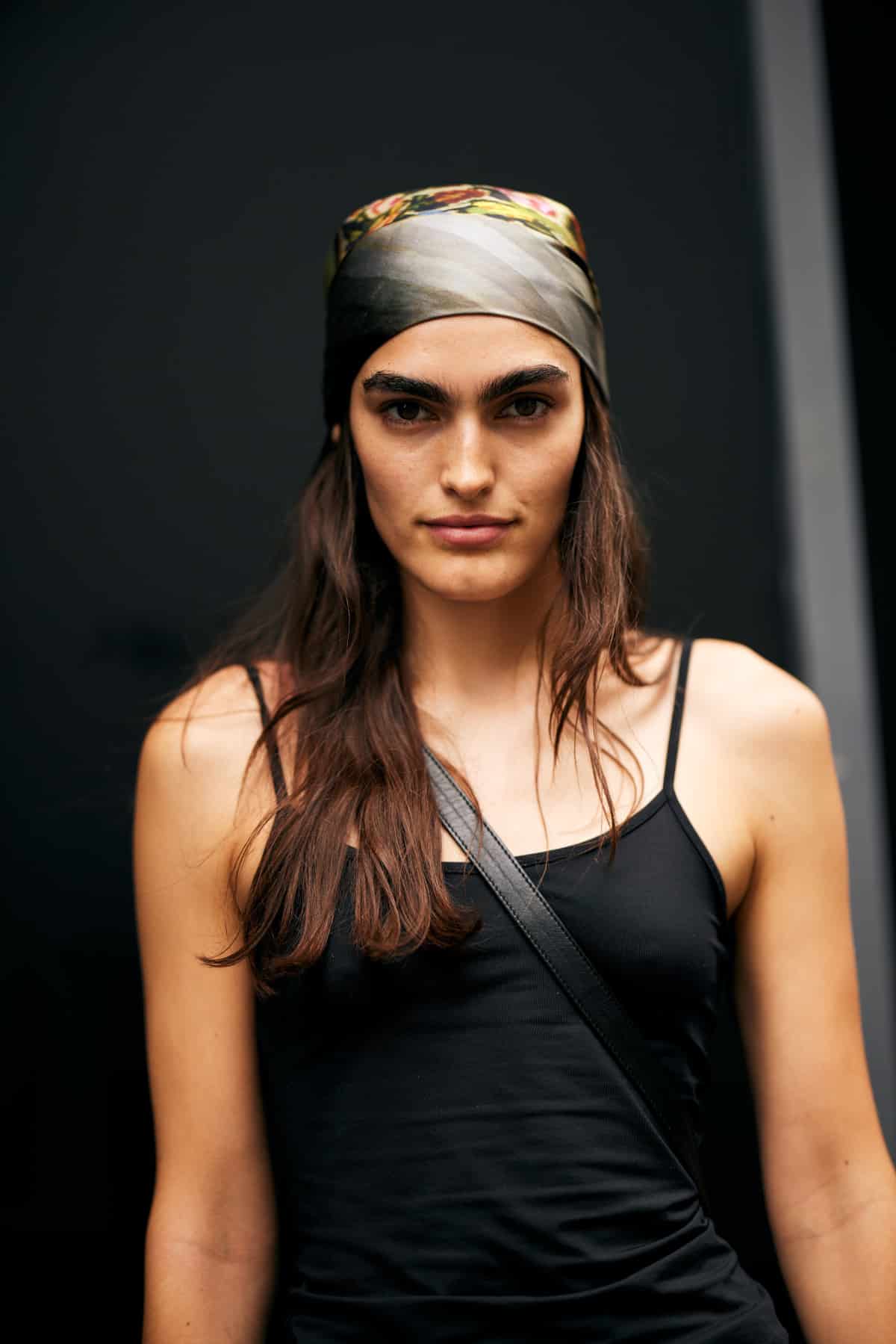 Хустка: модний акцент весняно-літнього сезону та 15 трендових варіацій стилізації
2