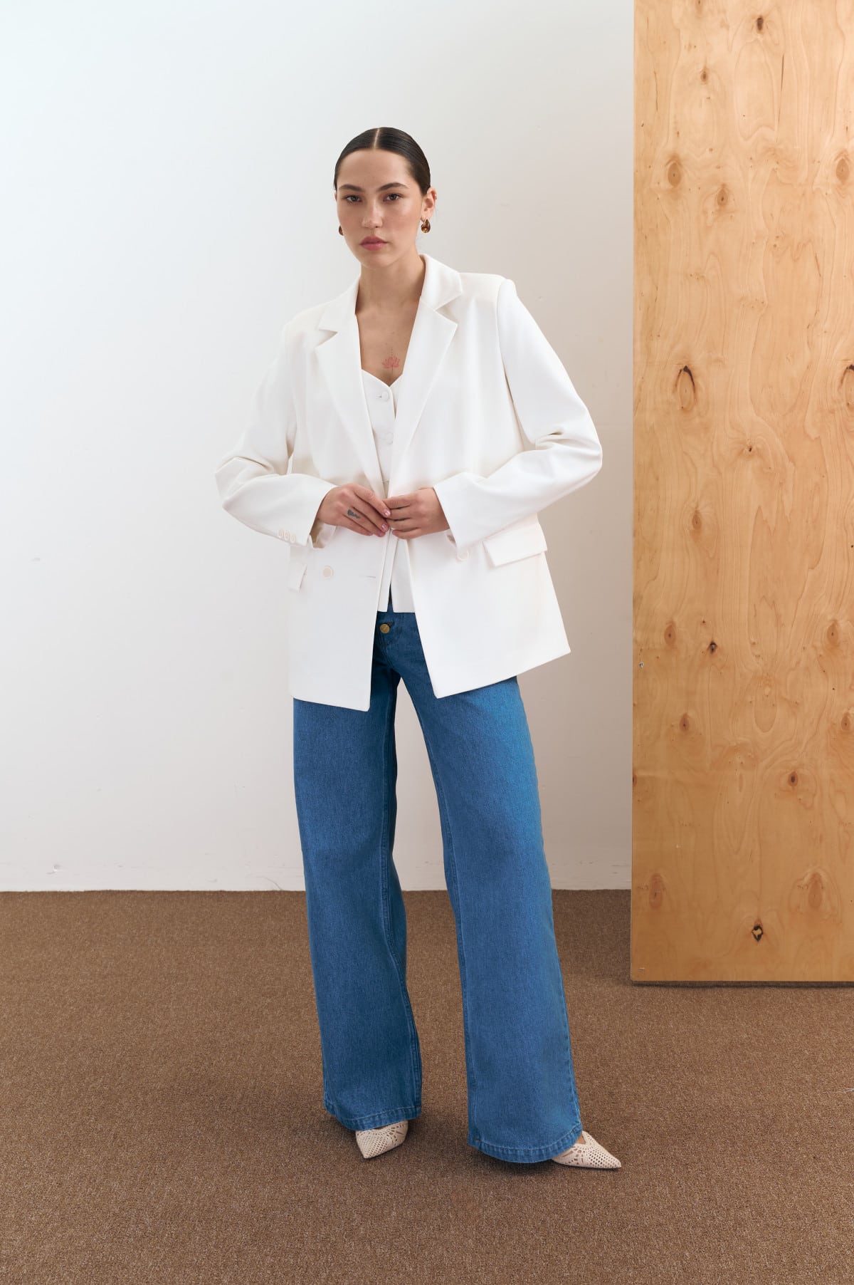 Формуємо різнобічний весняний одяг із новинок українських марок.
28