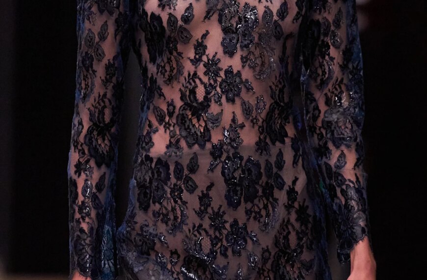 Прозорі сукні мрії на кожен день: 5 найбільш трендових варіантів з показів