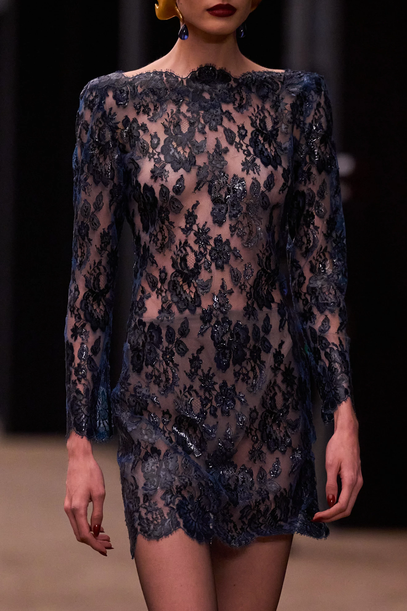 Прозорі сукні мрії на кожен день: 5 найбільш трендових варіантів з показів