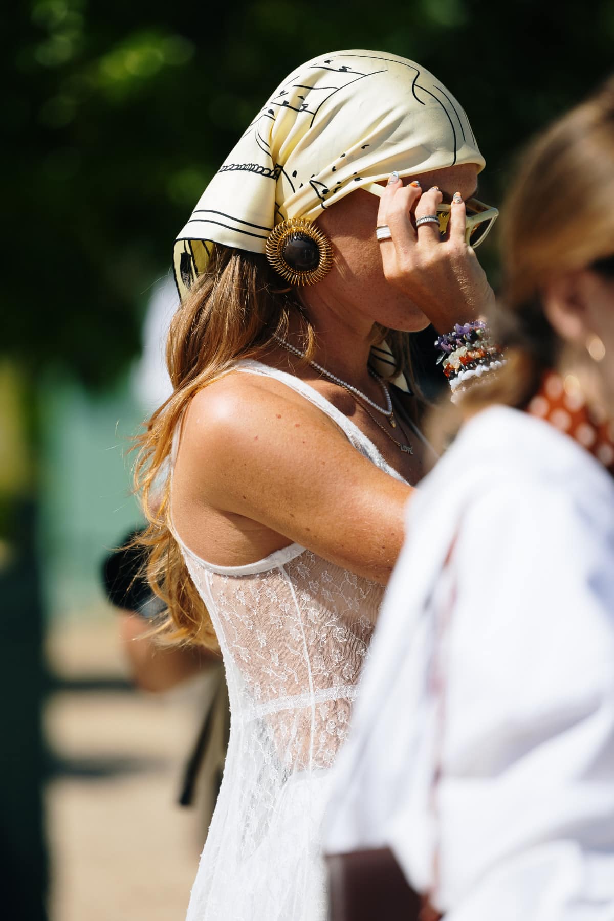 Хустка: модний акцент весняно-літнього сезону та 15 трендових варіацій стилізації
1