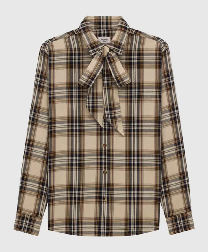 Сорочка в клітинку: незмінний фаворит міжсезоння.
14