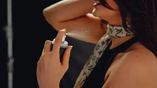 Парфумерна база: чому на подрузі аромат звучить дорого, а на вас — зникає за годину