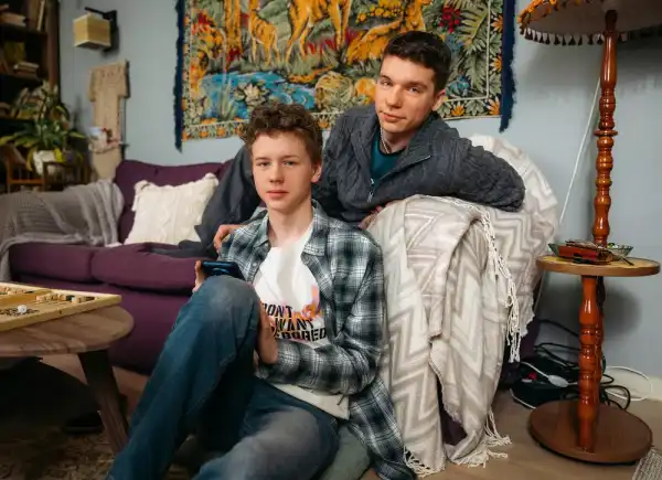 Цілий під'їзд підозрюваних: 5 причин дивитись детективну комедію “Де ліфт?”