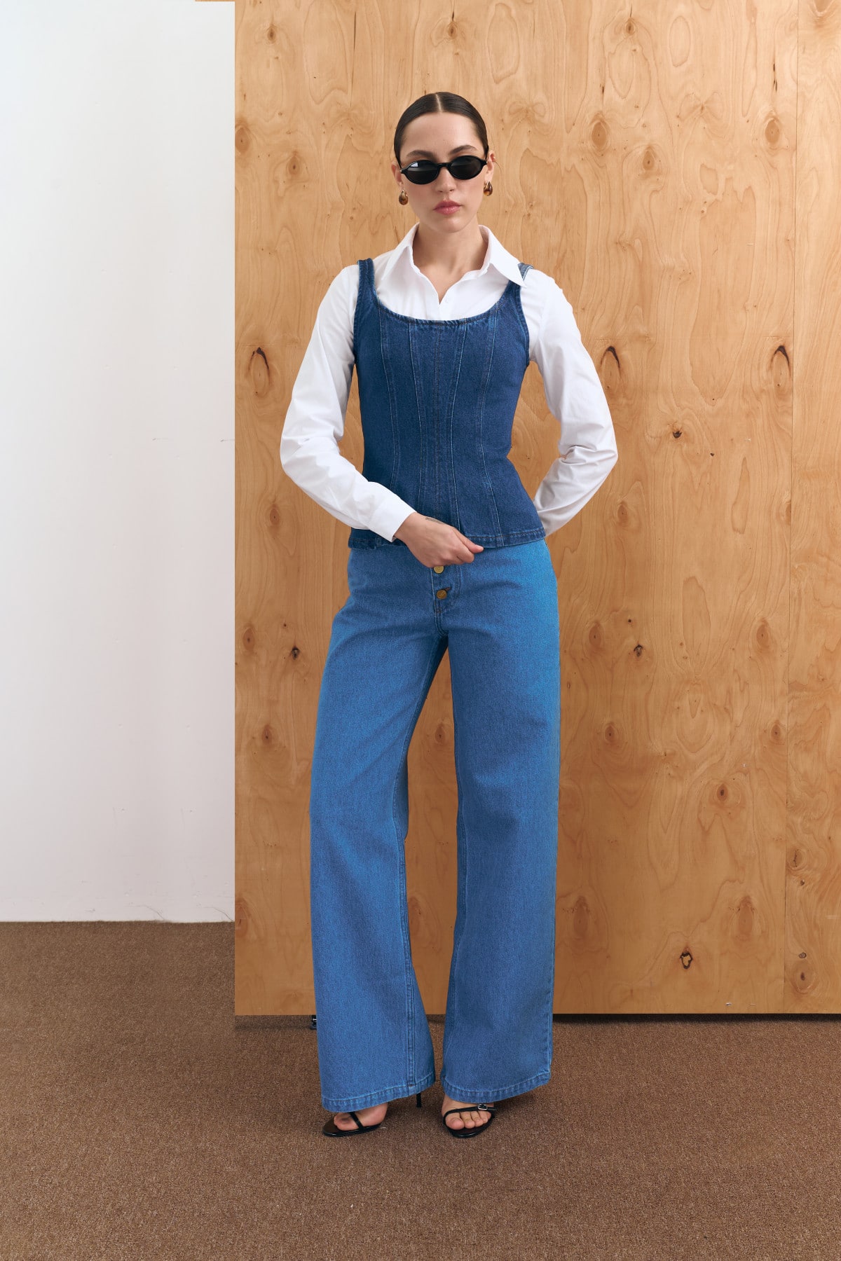 Формуємо різнобічний весняний одяг із новинок українських марок.
27