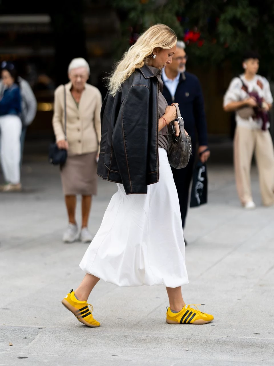 Найактуальніші відтінки снікерів весняно-літнього сезону 2026