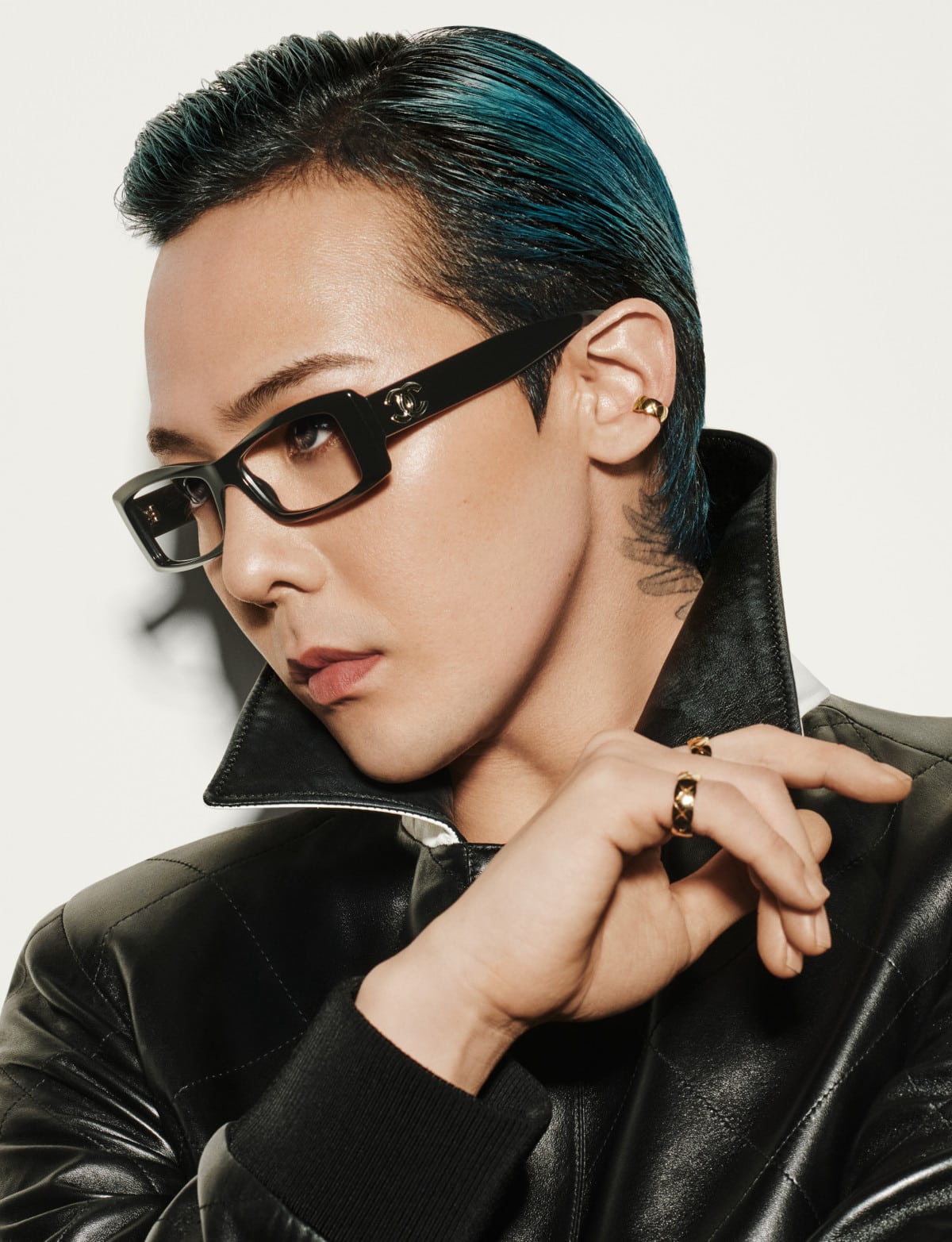 Кідман, Паскаль і Депп представляють свіжу колекцію окулярів CHANEL, must-have сезону весна-літо 2026.
6