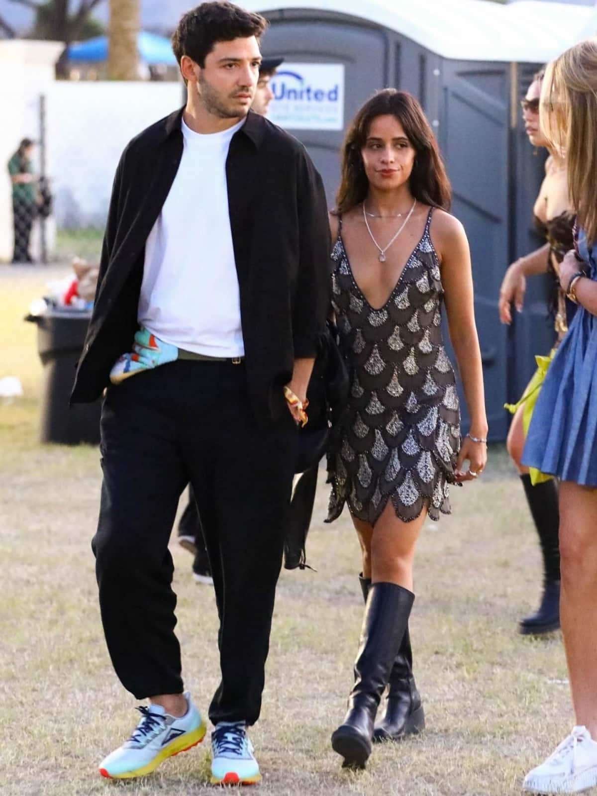 Цей актуальний стиль заполонив цьогорічну Coachella — і ми прагнемо втілювати його в щоденних образах.
1