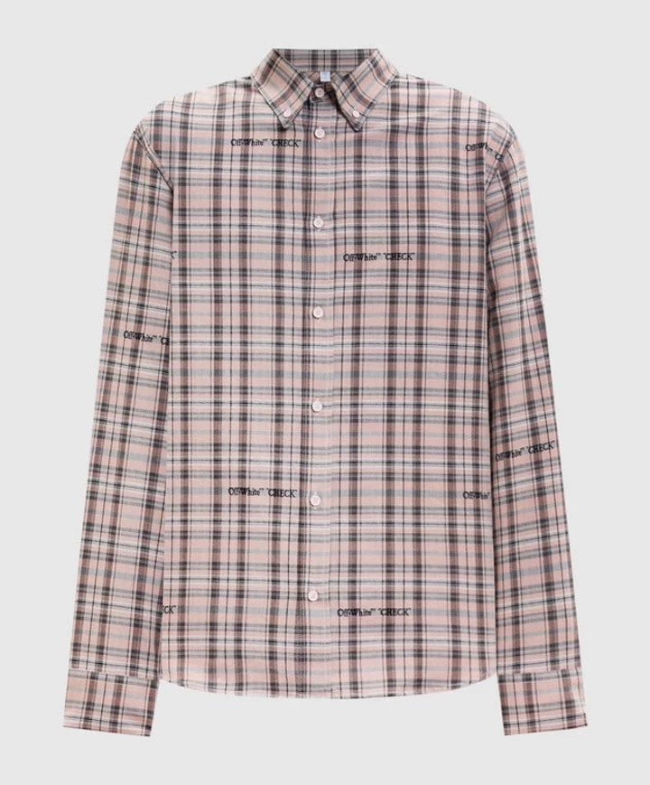 Сорочка в клітинку: незмінний фаворит міжсезоння.
7