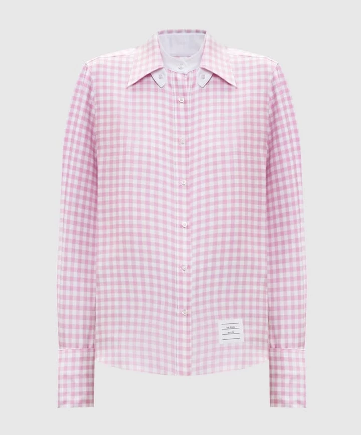 Сорочка в клітинку: незмінний фаворит міжсезоння.
15