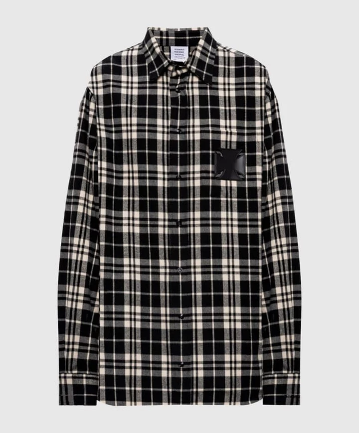 Сорочка в клітинку: незмінний фаворит міжсезоння.
12