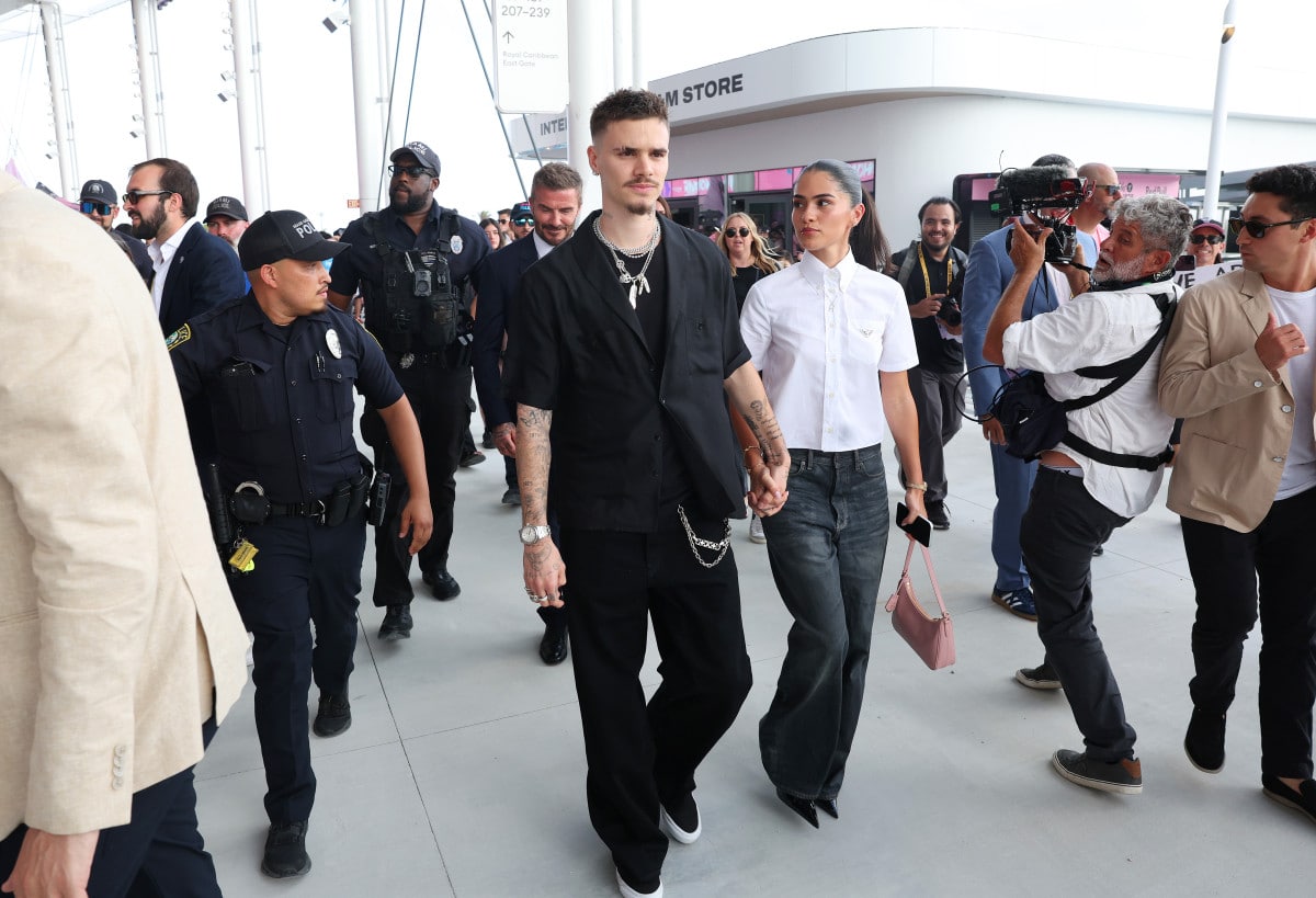 Весняний білий total look у стилі Вікторії Бекхем: беремо на замітку.
1