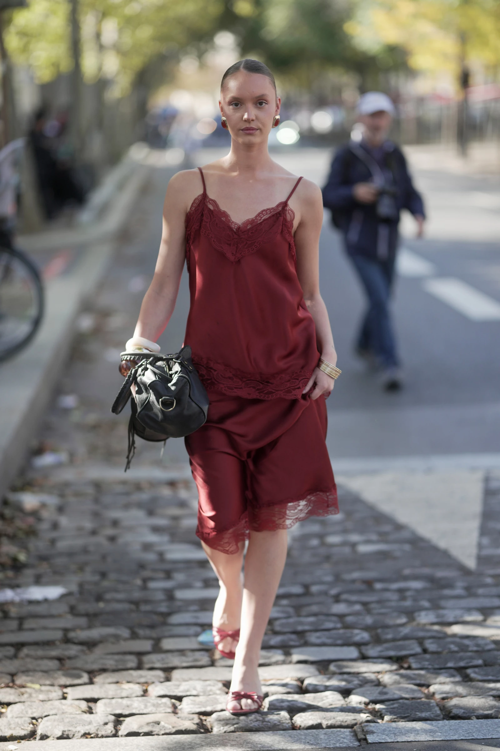 Сукня з дев'яностих: знову в моді – головний літній хіт 2026 року
3