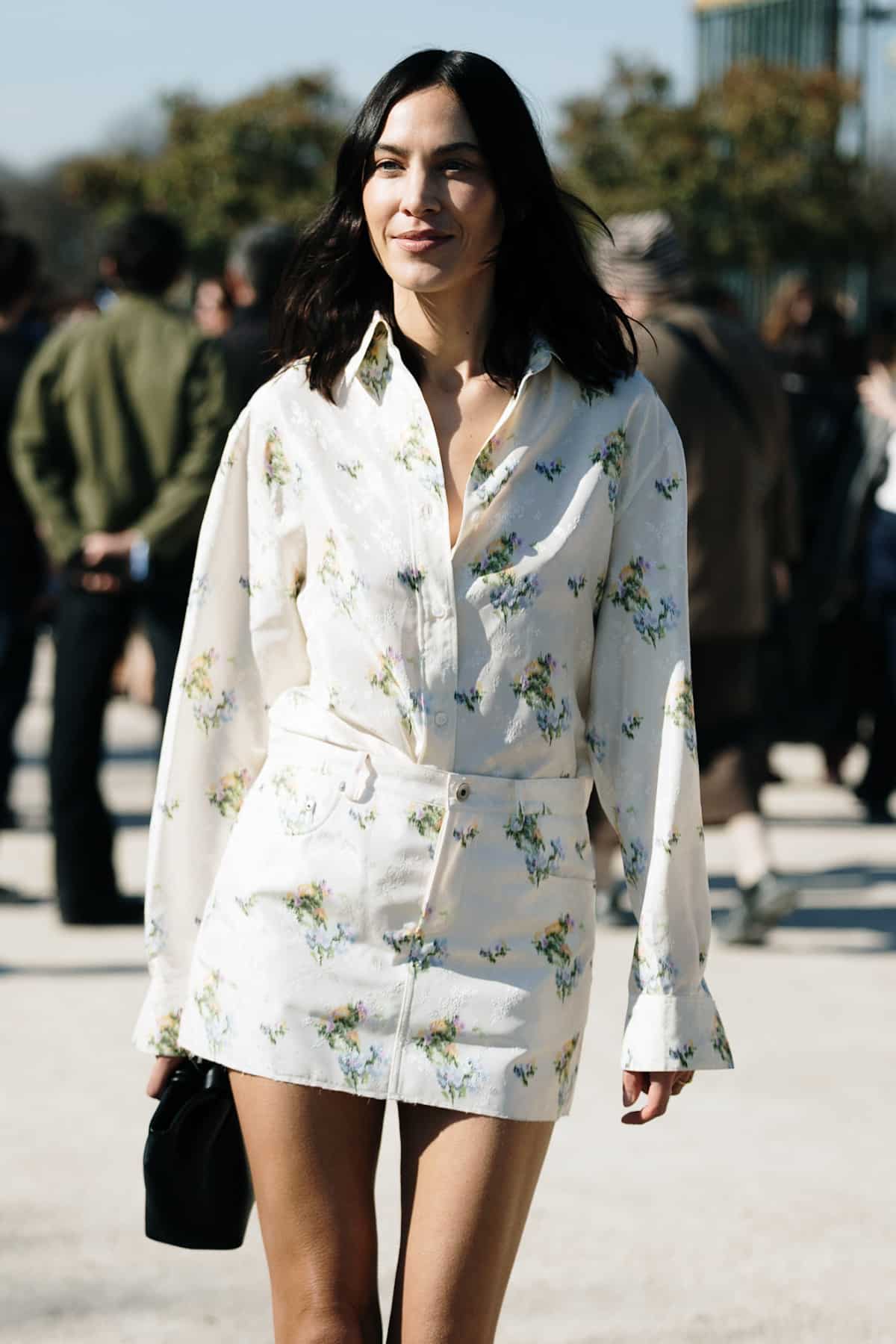 Вуличні модниці демонструють тренди мініспідниць цього сезону.
12