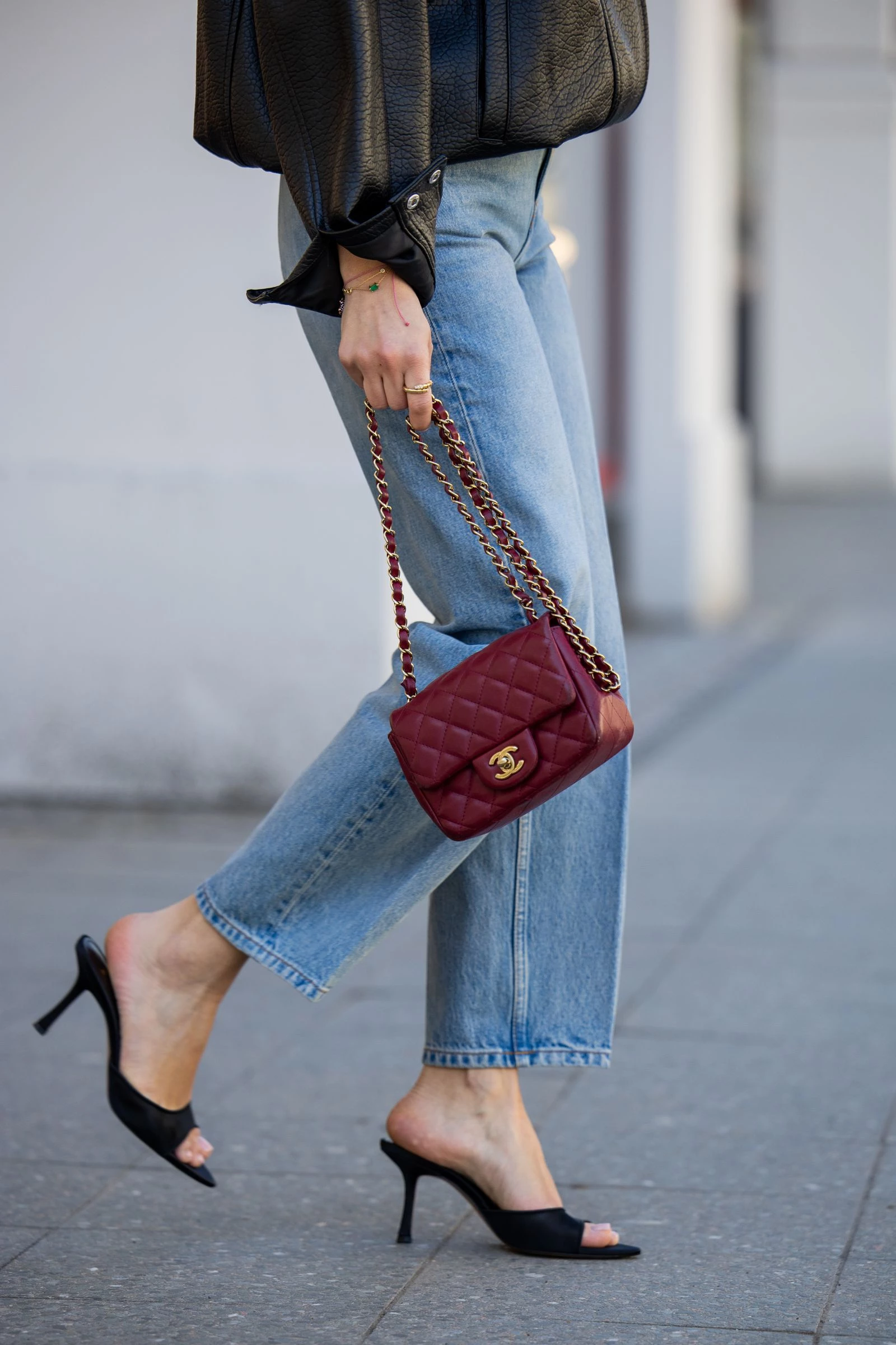 Укорочений денім у дусі 90-х – знов актуальний цієї весни
3