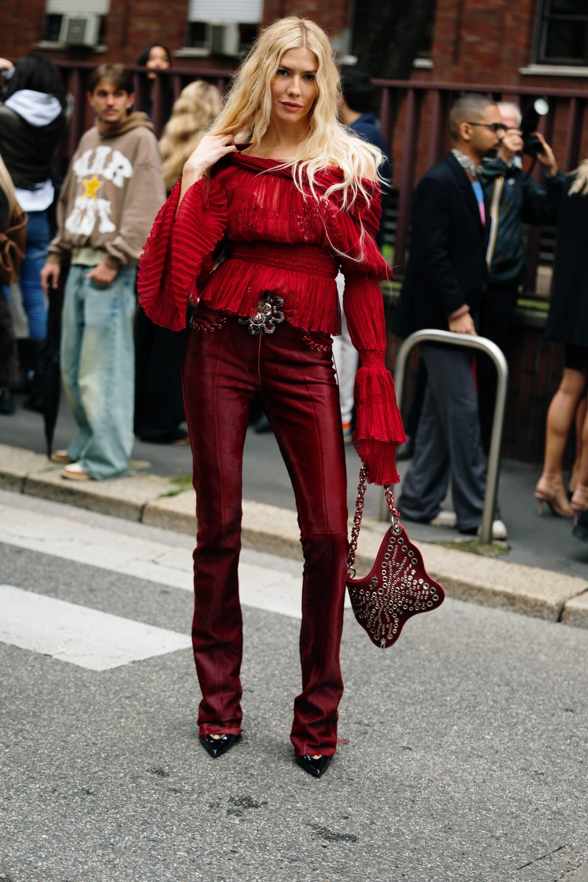 Червоний: головний тренд весни та 20 стильних образів з ним від ікон стилю
16