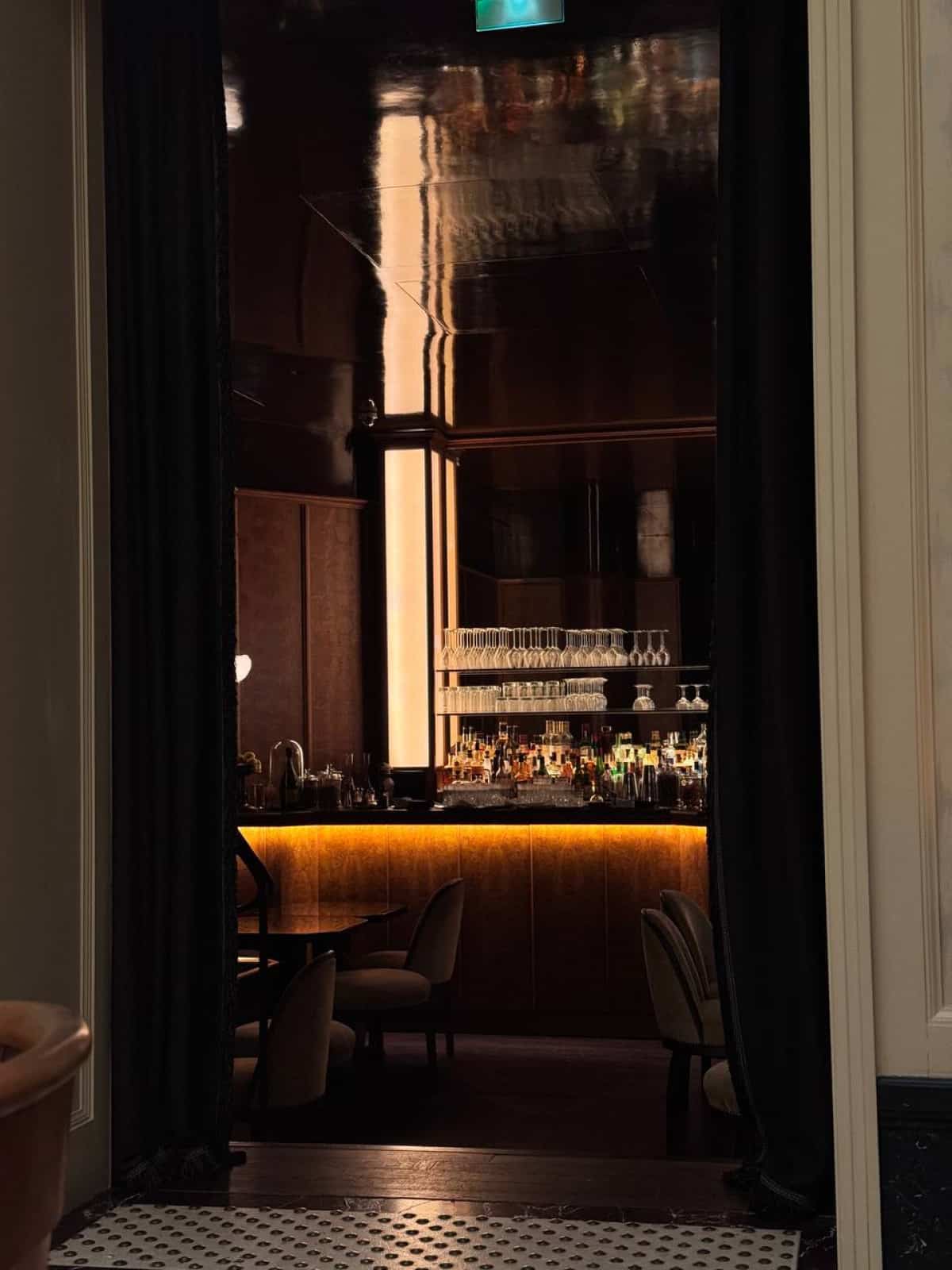 Париж крізь погляд Бальзака, або мандрівка в серце моди.
4