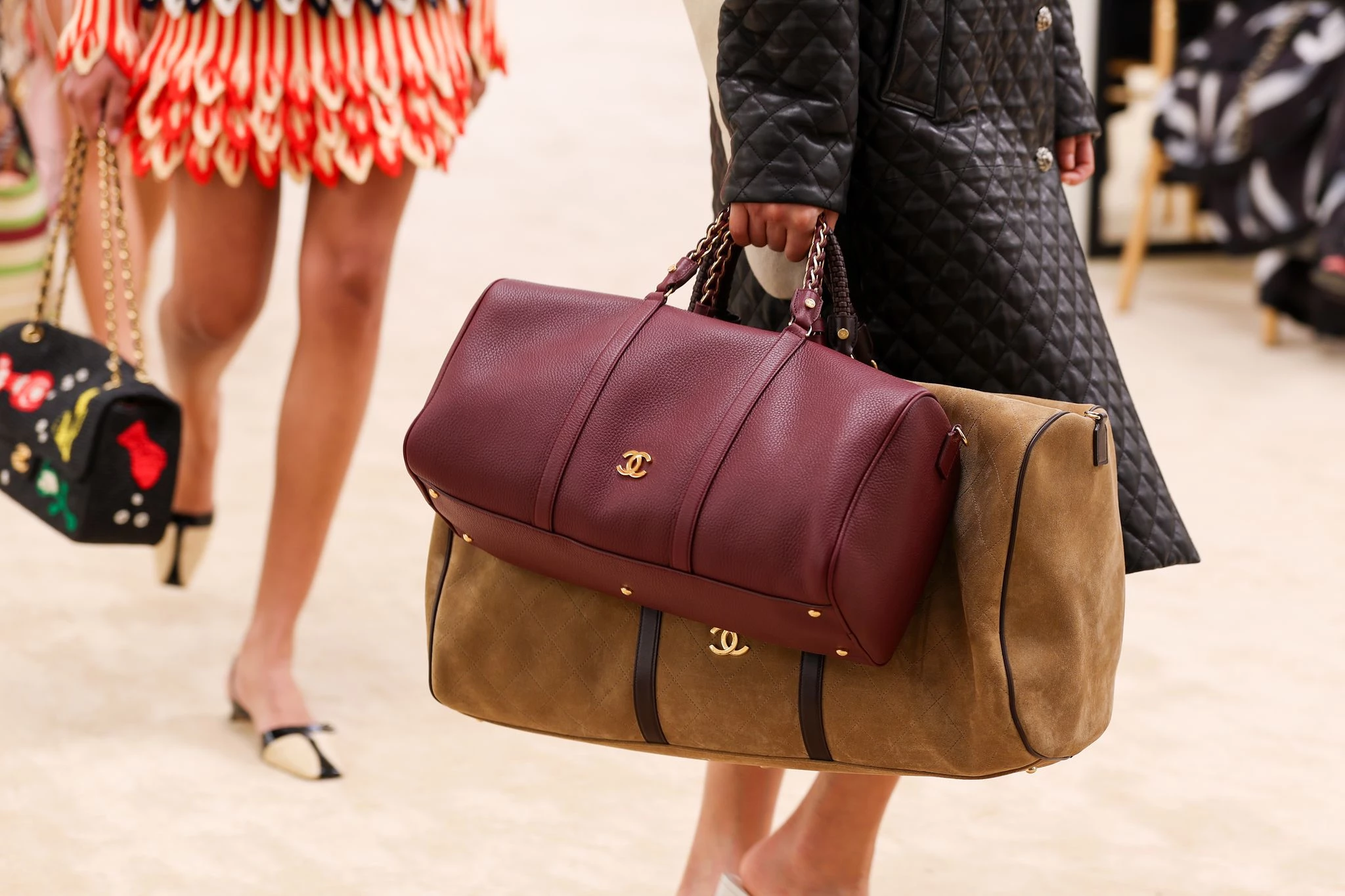 22 сумки з нової лінійки Chanel, що ідеально підійдуть для відпочинку.
20