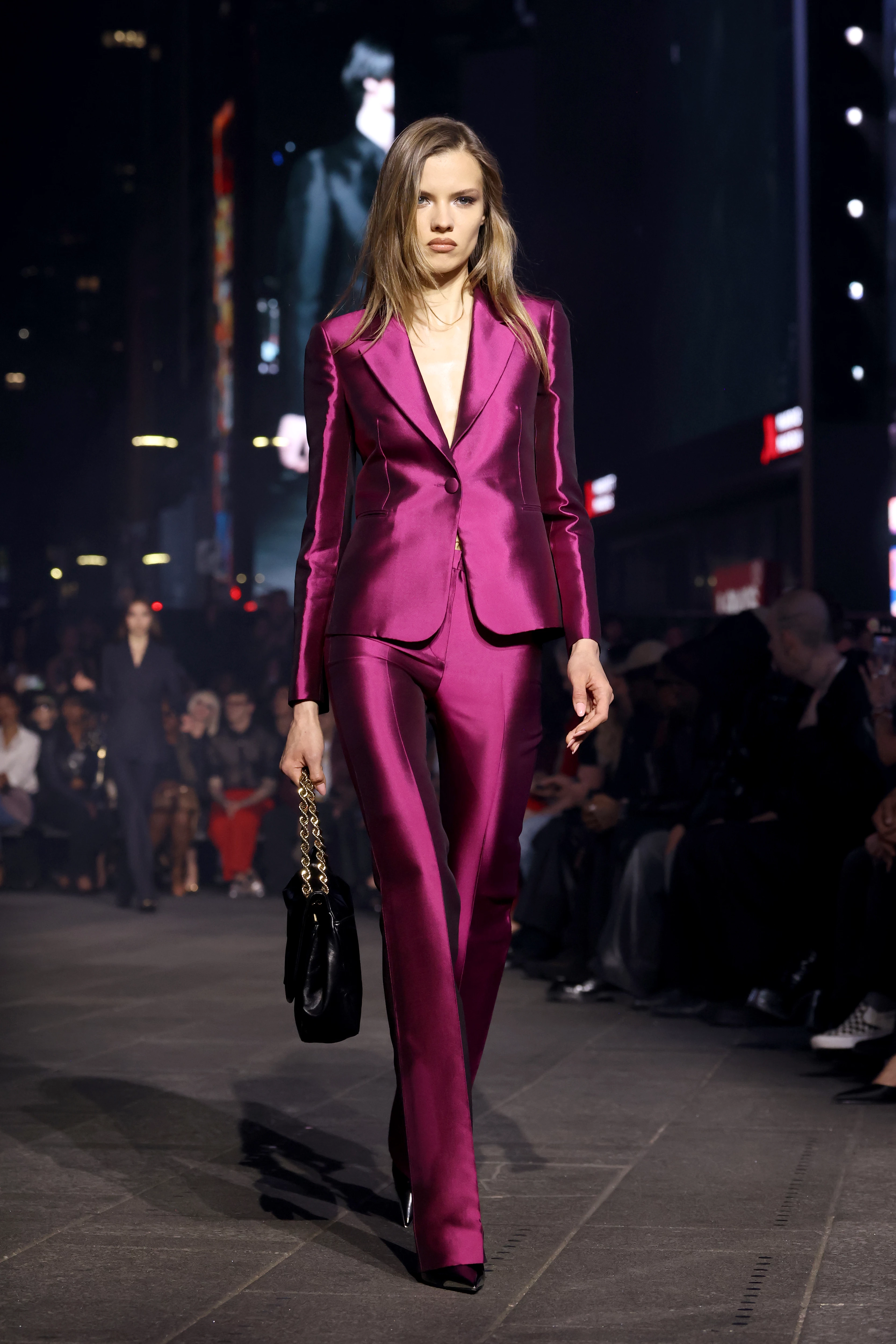 У мегаполісі: Gucci провели грандіозну подію на Таймс-сквер.
3