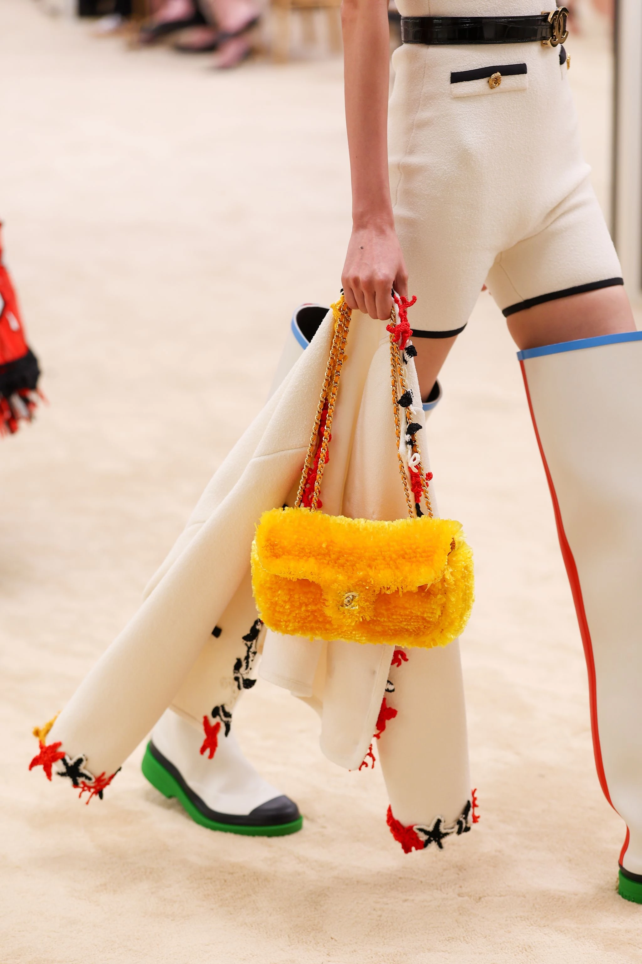 22 сумки з нової лінійки Chanel, що ідеально підійдуть для відпочинку.
11