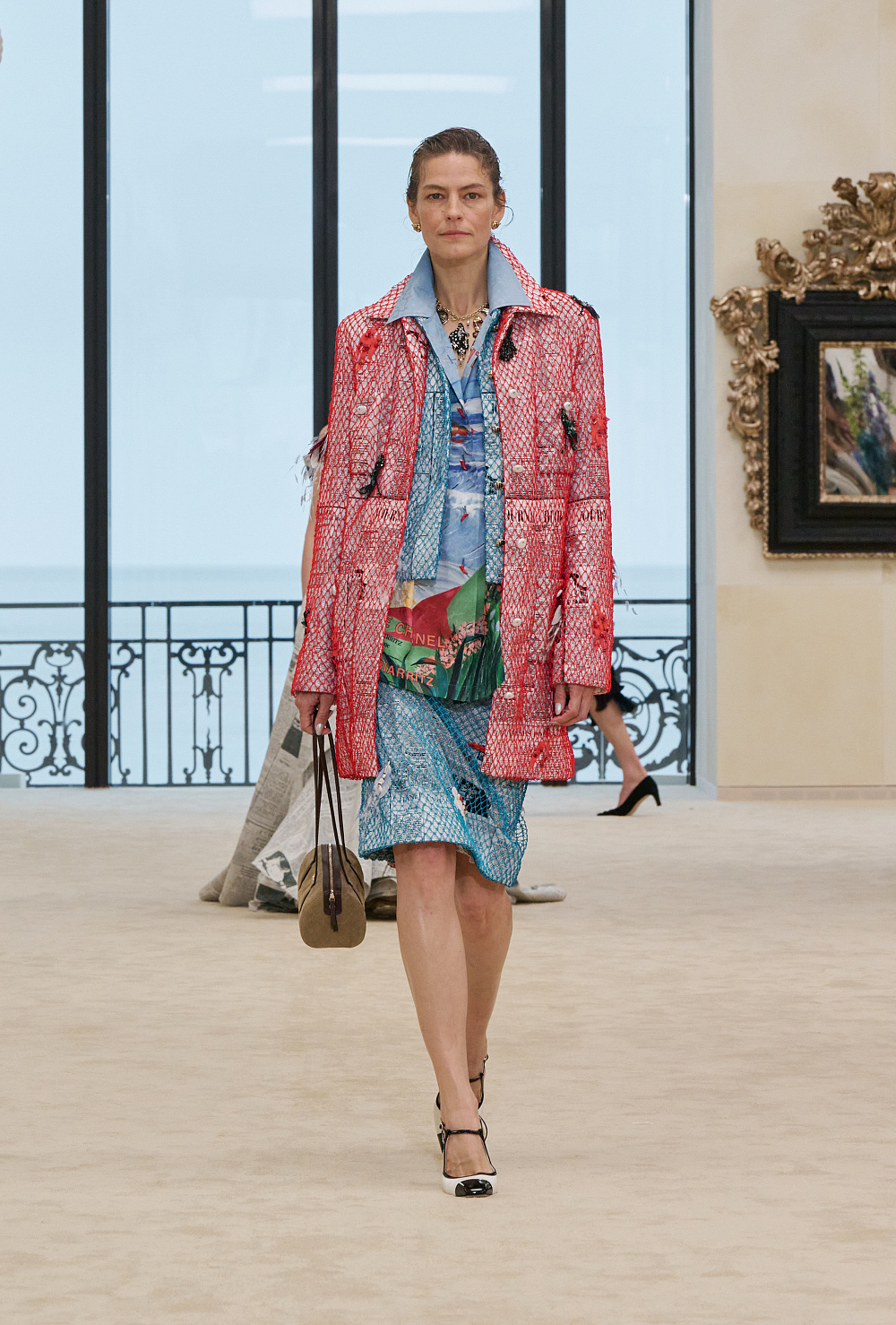 Назад до коріння: круїзна лінія Chanel 2026/27, дебют у знаковій Біарріц
20