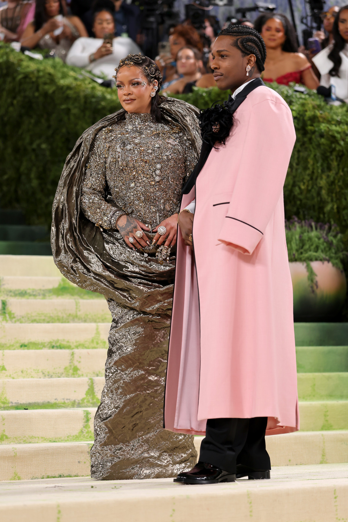 Романтика Met Gala 2026: чарівні дуети на червоному хіднику балу моди.
2