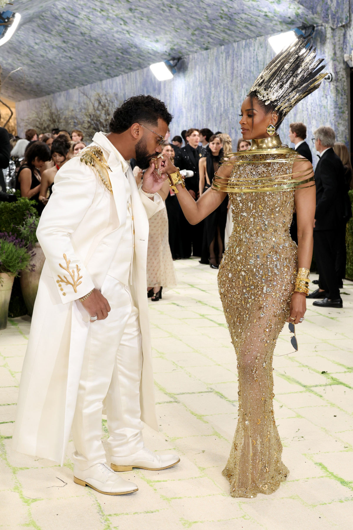 Романтика Met Gala 2026: чарівні дуети на червоному хіднику балу моди.
3