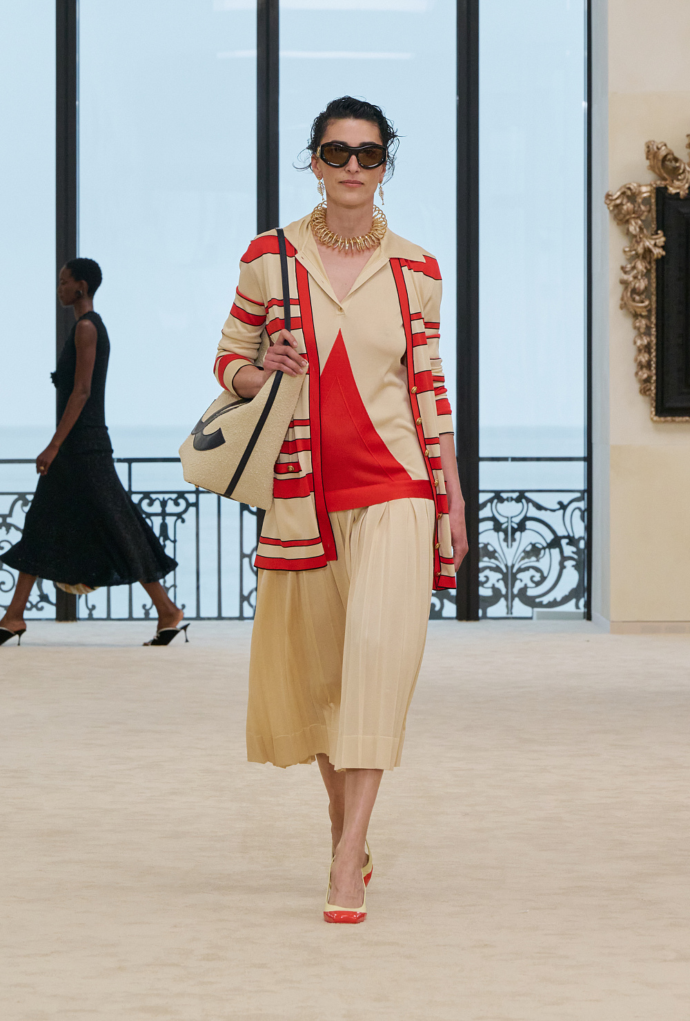 Назад до коріння: круїзна лінія Chanel 2026/27, дебют у знаковій Біарріц
43