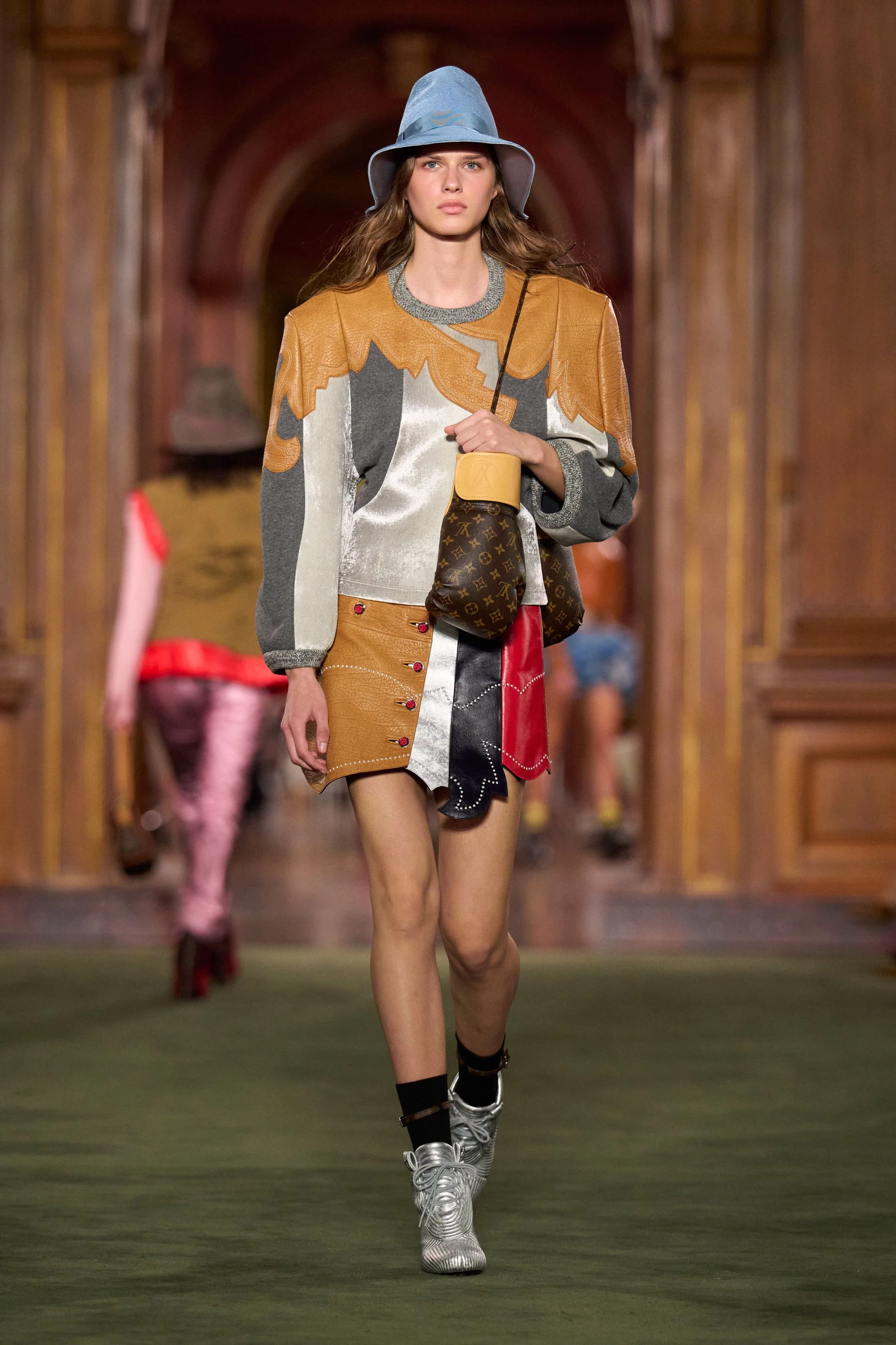 Louis Vuitton Cruise 2027: основні моменти нової збірки
3