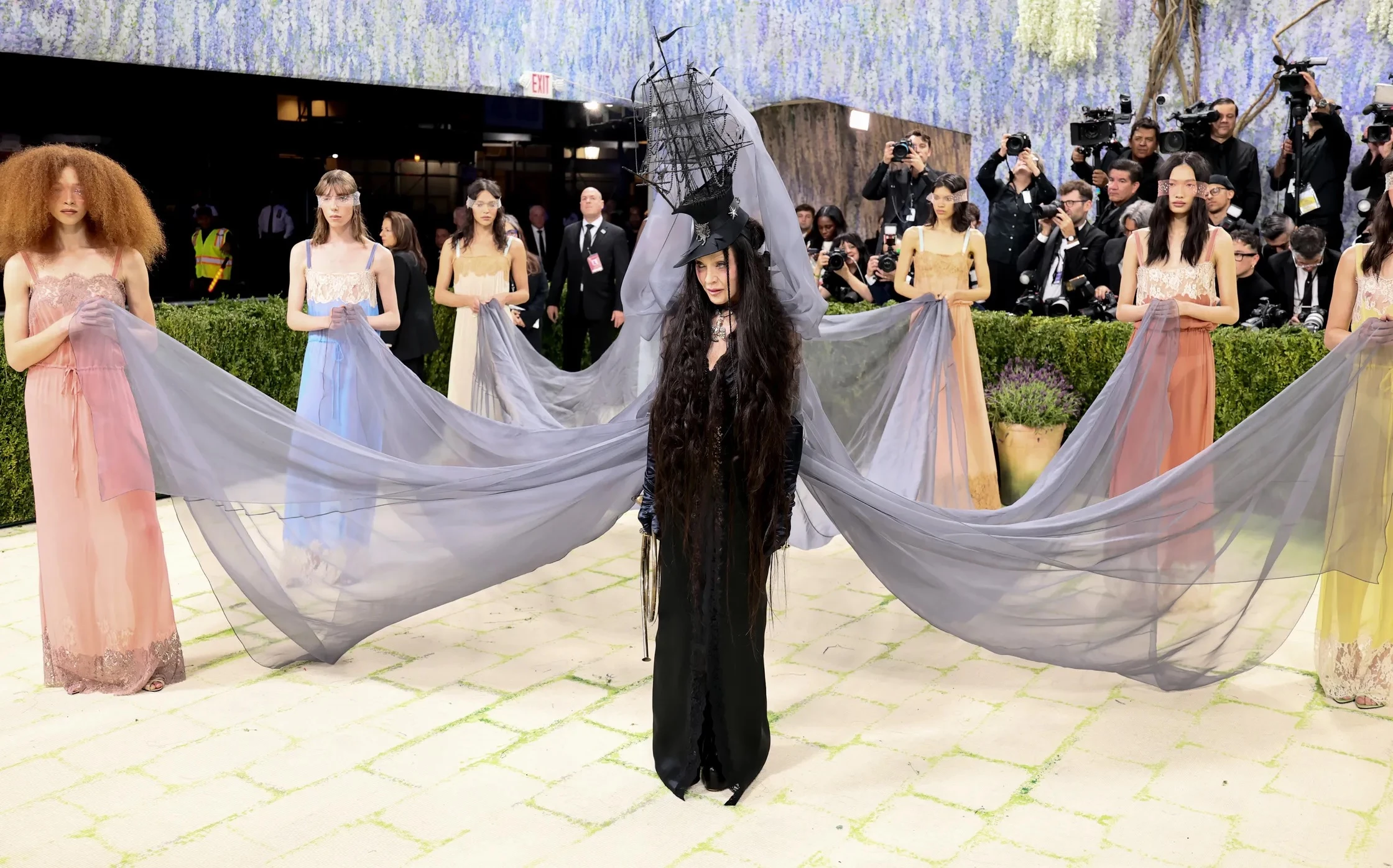 Мистецтво зустрічає подіум: 10 видатних мистецьких алюзій на Met Gala 2026
0