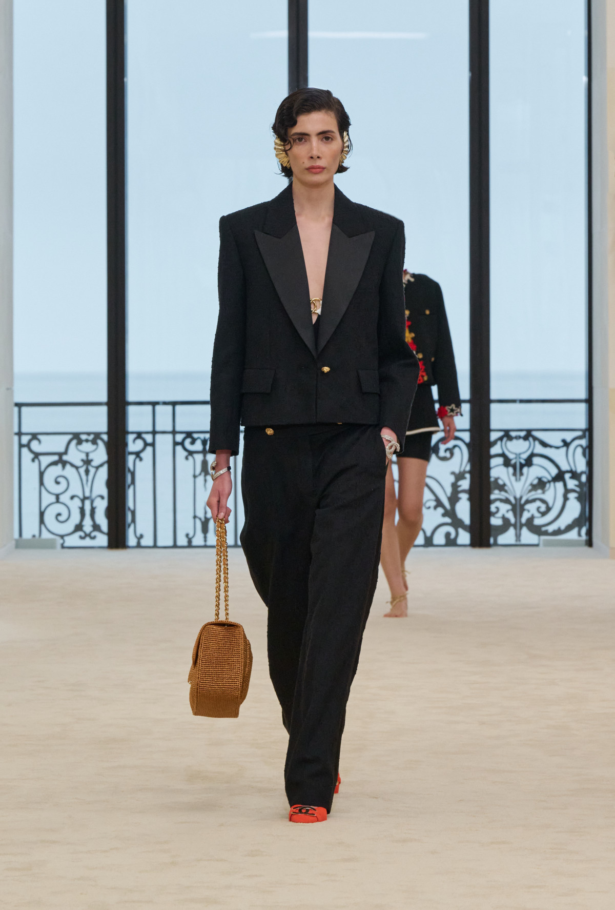 Назад до коріння: круїзна лінія Chanel 2026/27, дебют у знаковій Біарріц
3