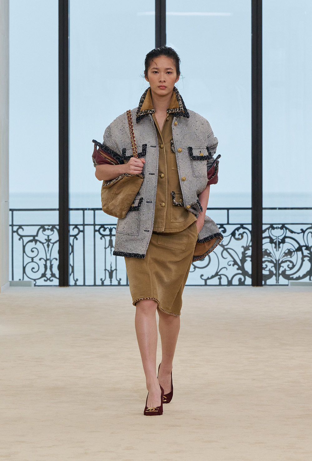 Назад до коріння: круїзна лінія Chanel 2026/27, дебют у знаковій Біарріц
80