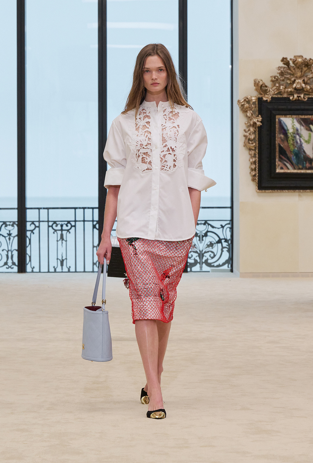 Назад до коріння: круїзна лінія Chanel 2026/27, дебют у знаковій Біарріц
22