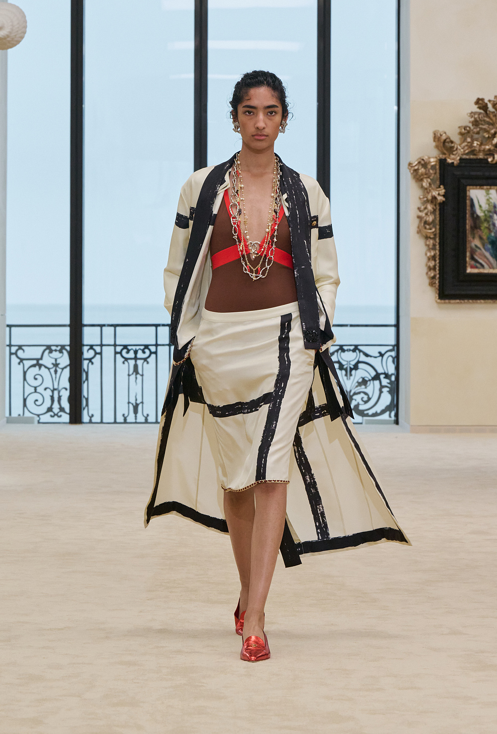Назад до коріння: круїзна лінія Chanel 2026/27, дебют у знаковій Біарріц
41